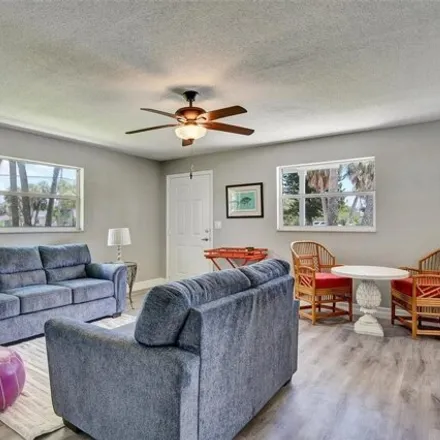 Image 5 - 844 Bruce Ave, Clearwater Beach, Florida, 33767 - House for sale