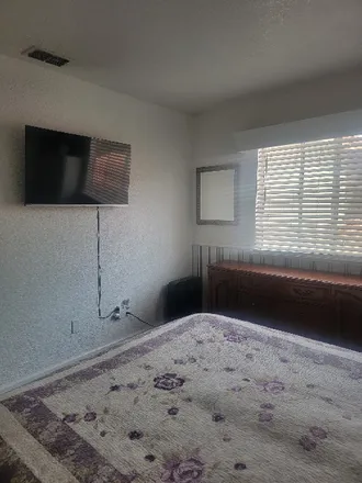 Image 2 - 587 Marisa Drive, Patterson, CA 95363, USA - Room for rent