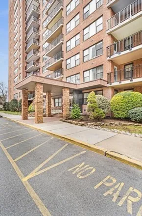 Rent this 1 bed condo on 225 St Pauls Avenue in 225 Saint Paul's Avenue, Croxton