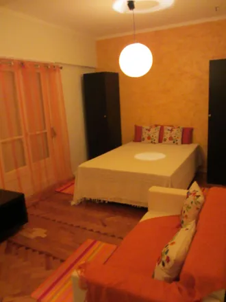Rent this 5 bed room on Rua João das Regras in 2795-132 Oeiras, Portugal