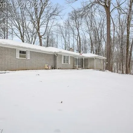 Rent this 3 bed house on Freedom Road in Farmington, Oakland County