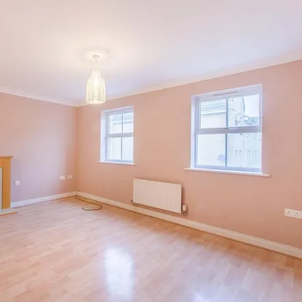 Rent this 3 bed townhouse on Sparkes Close in London, BR2 9GE