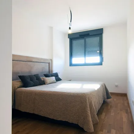 Rent this 2 bed room on Carrer de les Moreres in 46024 Valencia, Spain