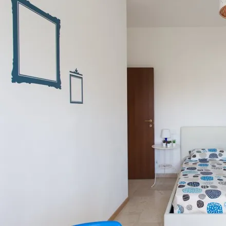 Rent this 6 bed room on Via Soderini - Via D'Alviano in Via Bartolomeo d'Alviano, 20146 Milan MI