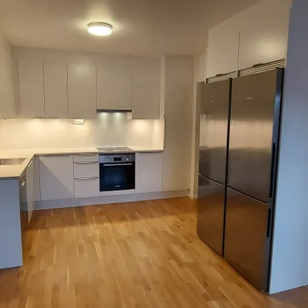 Rent this 4 bed apartment on Handelsbanken in Hyttgatan, 811 39 Sandviken