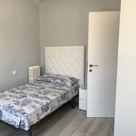 Rent this 6 bed room on Madrid in Calle de Fernández de los Ríos, 57A