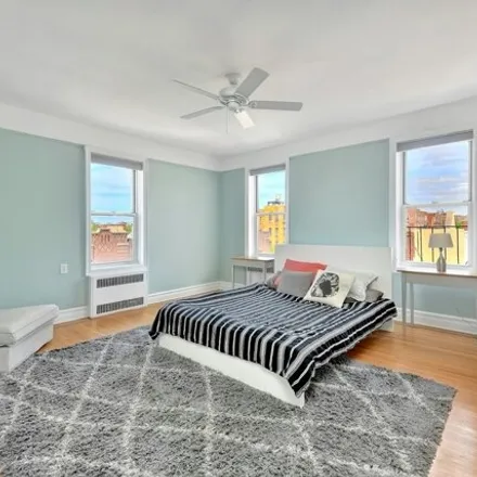 Image 3 - 72-02 35th Avenue, New York, NY 11372, USA - Apartment for sale