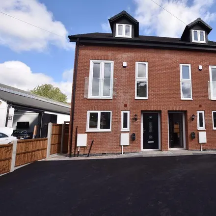 Rent this 4 bed duplex on Hillcrest Grove in Bulwell, NG5 1FT