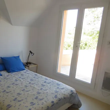 Rent this 4 bed house on 29870 Landéda