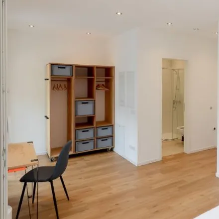 Rent this 3 bed room on Lindwurmstraße 191 in 80337 Munich, Germany