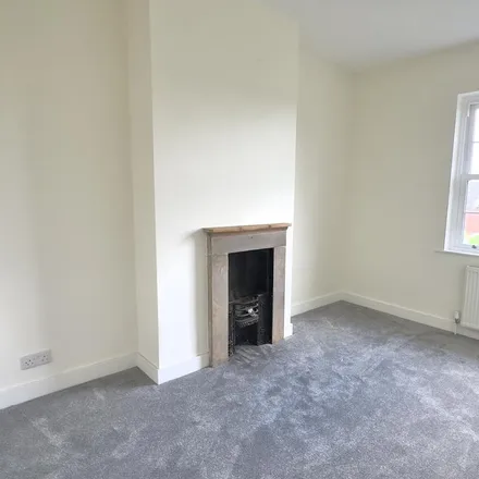 Image 7 - unnamed road, Leeds, LS23 6HT, United Kingdom - Townhouse for rent
