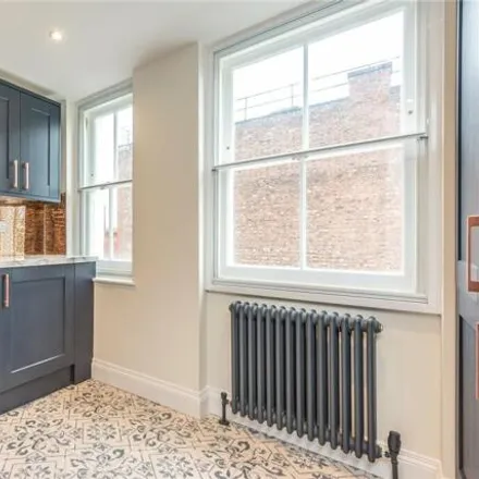 Rent this 3 bed room on The Klinik in Exmouth Market, London
