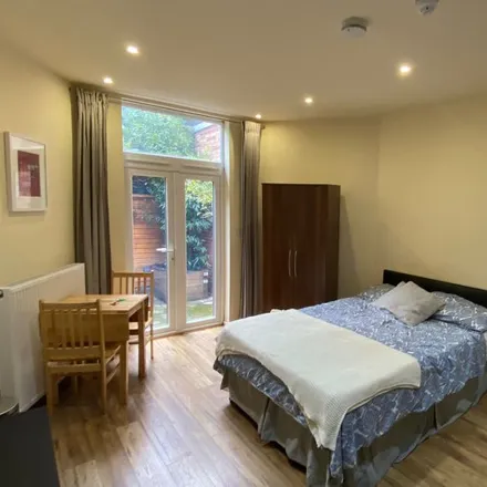 Rent this studio apartment on 67 Dartmouth Road in London, NW2 4RT