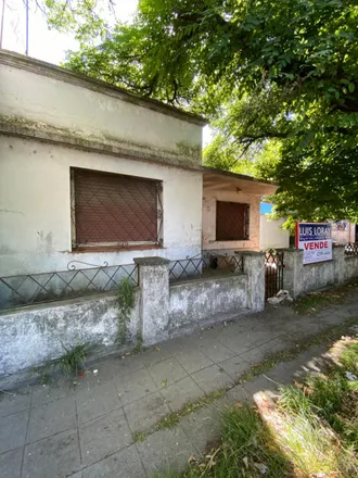 Buy this studio house on Avenida Hipólito Yrigoyen 18055 in 1854 Longchamps, Argentina