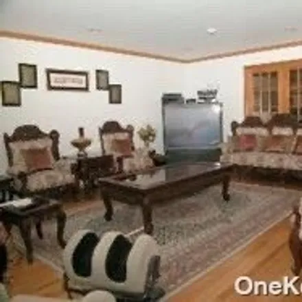 Image 6 - 15 Tottenham Place, Hillside Manor, Village of New Hyde Park, NY 11040, USA - House for sale