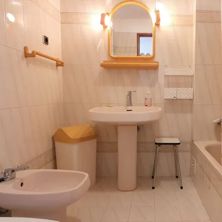 Rent this 1 bed apartment on Rua Encosta da Praia in 8400-450 Porches, Portugal