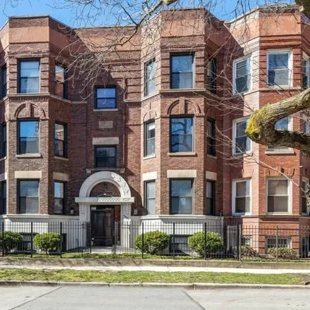 Buy this 4 bed condo on 4036 South Calumet Avenue in Chicago, IL 60615