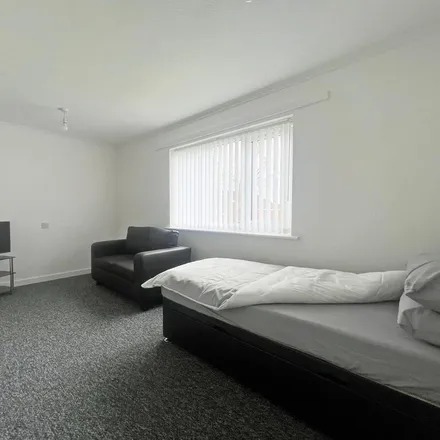 Image 5 - Hambleton Close, Widnes, WA8 4SN, United Kingdom - Apartment for rent