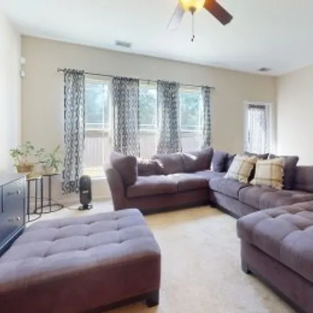 Buy this 5 bed apartment on 30 Amherst Way in West Chatham, Savannah