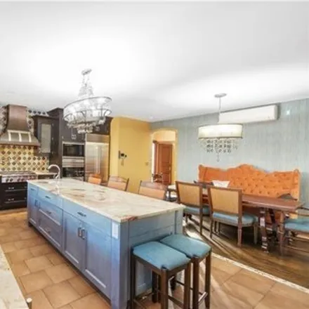 Image 4 - 181 Hastings Street, New York, NY 11235, USA - House for sale