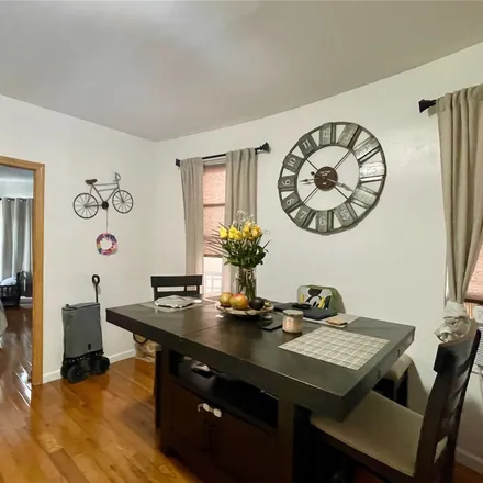 Image 4 - 1805 Mulford Avenue, New York, NY 10461, USA - Townhouse for sale