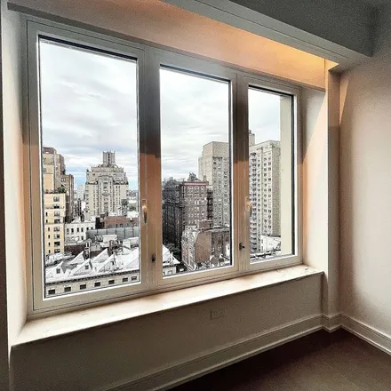 Rent this 3 bed apartment on 212 West 79th Street in New York, NY 10024