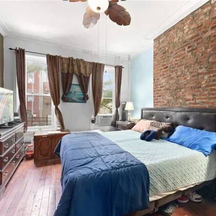 Image 5 - 149 Patchen Avenue, New York, NY 11221, USA - Townhouse for sale