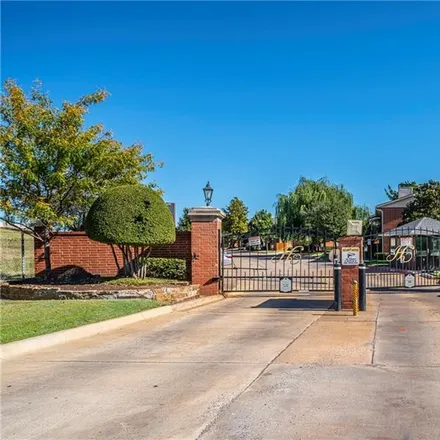 Buy this 1 bed condo on 4400 Hemingway Drive in Oklahoma City, OK 73118