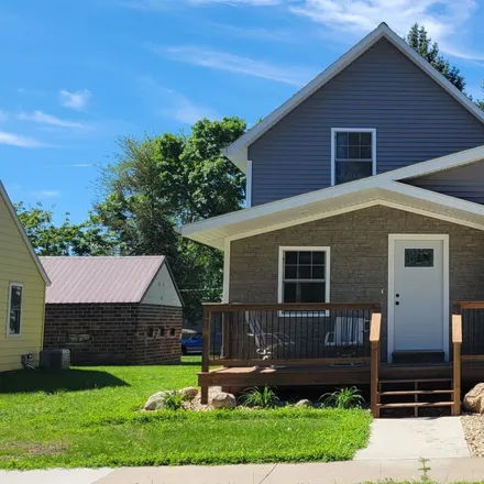 Buy this 3 bed house on 826 Main Street West in Pipestone, MN 56164