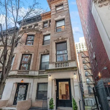 Rent this 4 bed townhouse on 259 West 90th Street in New York, NY 10024