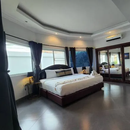 Rent this 4 bed house on Mini-bus to Don Muang Airport in Pattaya Klang Road, Pattaya