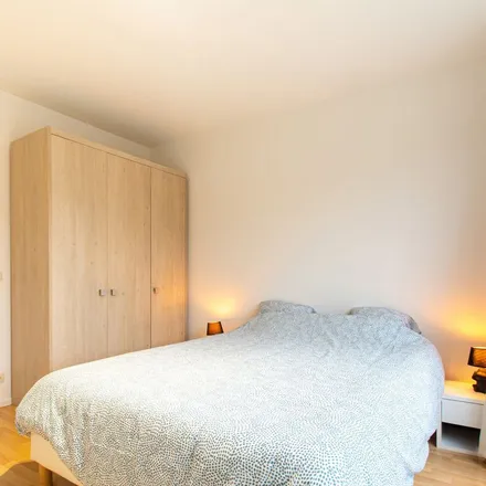 Rent this 3 bed apartment on Rue du Ruanda - Ruandastraat 19 in 1040 Etterbeek, Belgium