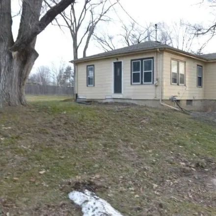 Buy this studio house on 585 7th Street in Coralville, IA 52241