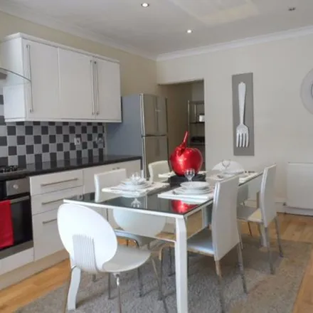 Rent this 2 bed townhouse on Fitzroy Lane in Glasgow, G3 7HQ