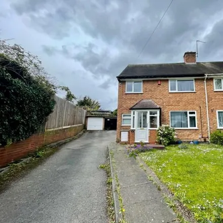 Rent this 3 bed house on Redditch Road in Kings Norton, B38 8QU