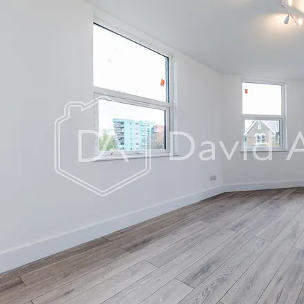 Rent this 3 bed apartment on Paradise in 31 Turnpike Lane, London