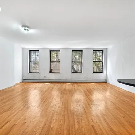 Image 2 - 517 East 11th Street, New York, NY 10009, USA - Condo for sale