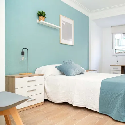 Rent this 5 bed room on Calle de Domingo Ram in 31, 50017 Zaragoza