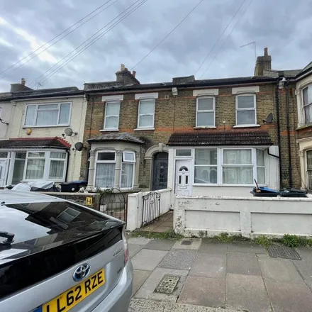 Rent this 3 bed townhouse on Balham Road in Lower Edmonton, London