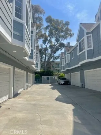 Buy this 2 bed condo on 810 North Inglewood Avenue in Inglewood, CA 90302