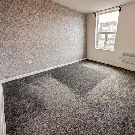 Image 3 - CJ, Grainger's Lane, Cradley Heath, B64 6AH, United Kingdom - Apartment for rent