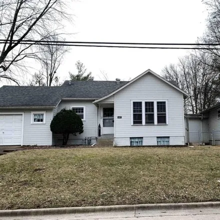 Buy this 2 bed house on 1411 West Lafayette Avenue in Jacksonville, IL 62650