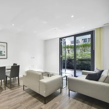 Rent this 1 bed apartment on Kingwood Gardens in Piazza Walk, London