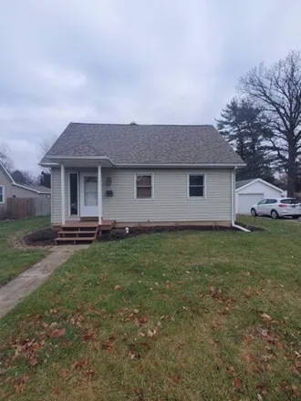 Buy this 4 bed house on 9th Avenue in Rochelle, IL 61068