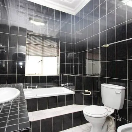 Image 1 - 50 York Road, Johannesburg Ward 118, Johannesburg, 2094, South Africa - Apartment for rent