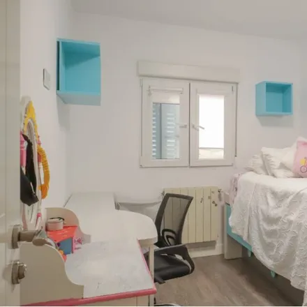 Rent this 2 bed room on Madrid in Calle de Ofelia Nieto, 21