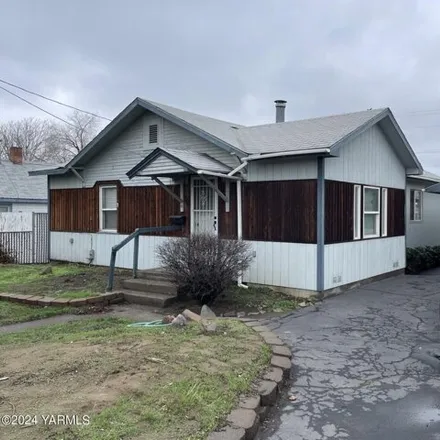 Buy this 2 bed house on North 16th Avenue in Yakima, WA 98902
