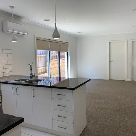 Image 3 - Manna Gum Drive, Pakenham VIC 3810, Australia - Apartment for rent