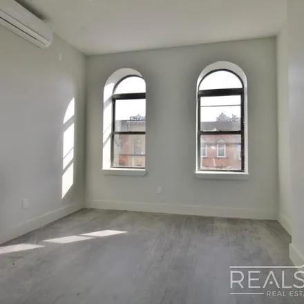 Image 4 - 267 Linden Street, New York, NY 11237, USA - Apartment for rent