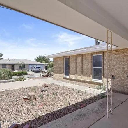 Image 3 - 11402 Rives McBee Lane, El Paso, TX 79936, USA - House for sale